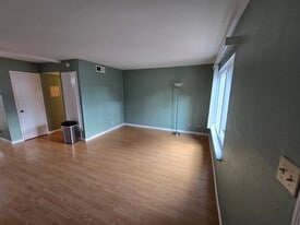 Building Photo - 2260 Meadowgate Way