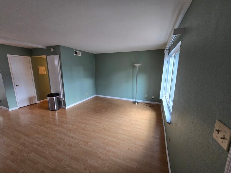 Primary Photo - 2260 Meadowgate Way