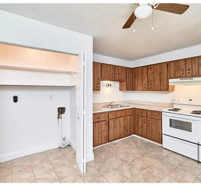 Building Photo - 285 Mount Everest Dr