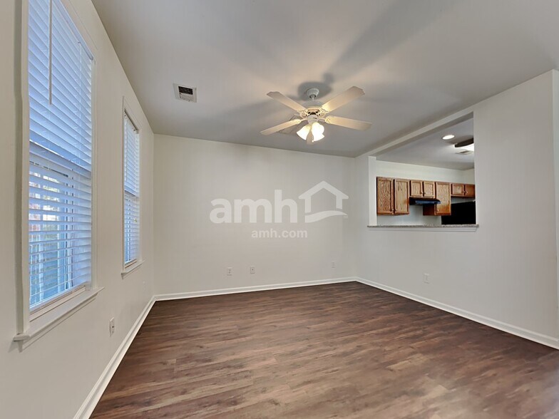 Building Photo - 413 Verbena Ave