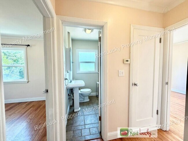 Building Photo - 2130 Montvale Pl W