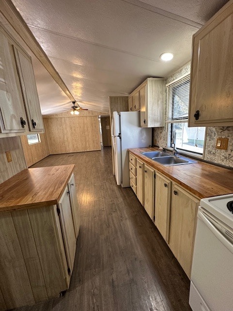 Open concept living and kitchen - 2916 Tindel Camp Rd