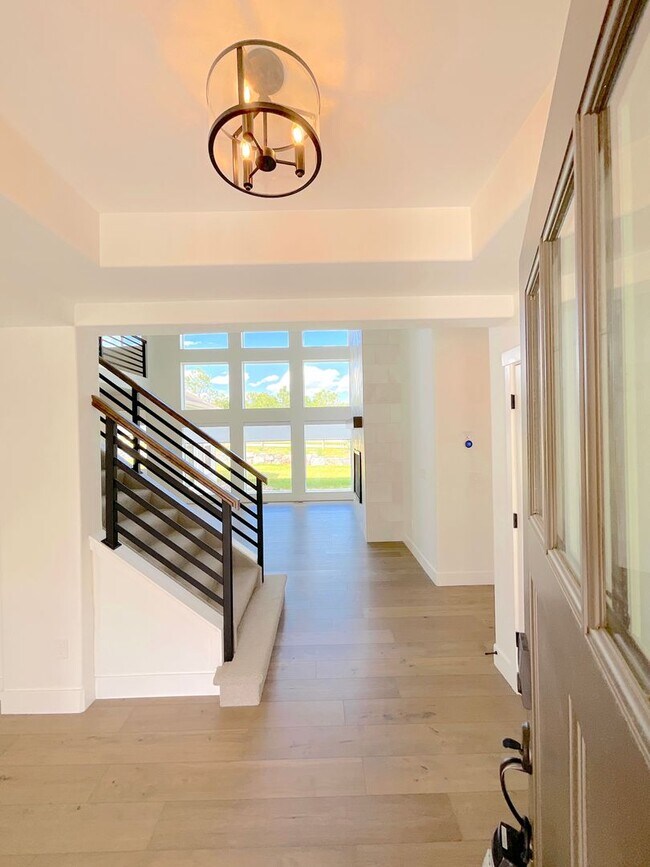 Building Photo - 5 Bedroom Home Available Near Baptist Rd &...