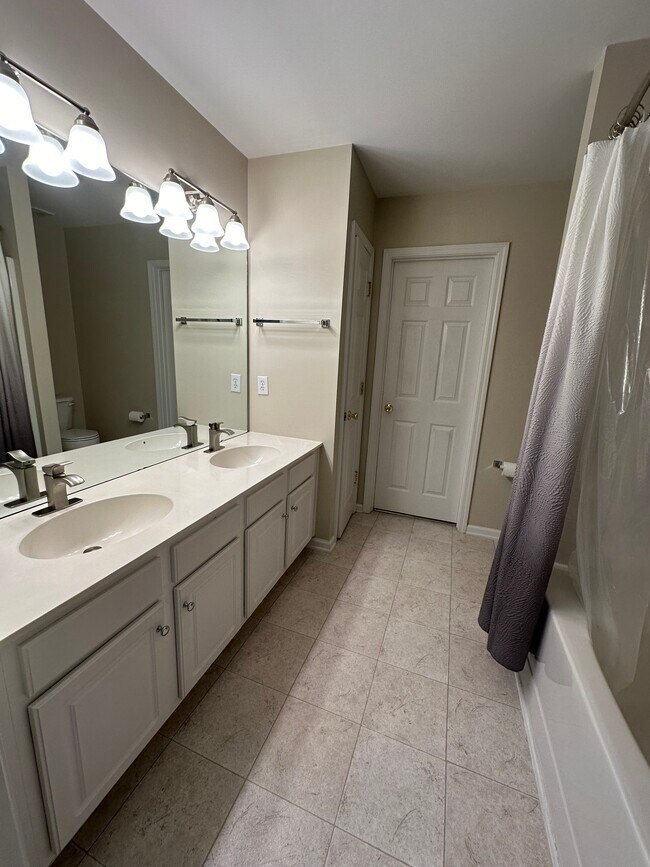 Building Photo - 12147 Bobhouse Dr