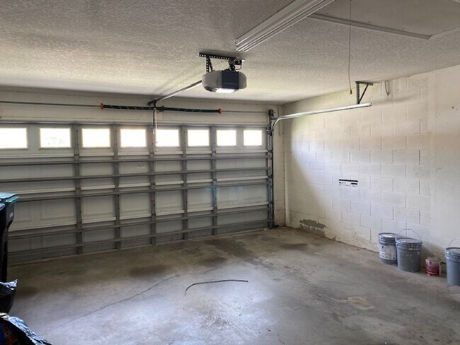 Building Photo - Lakefront 3-Bedroom Pool Home in Gated Com...