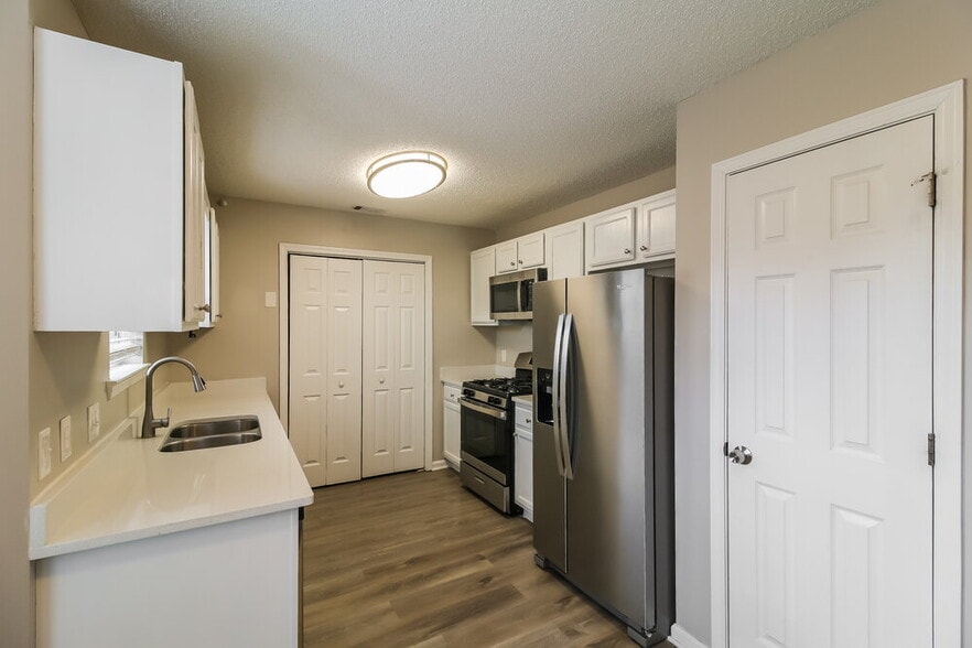 Building Photo - 604 Fieldcrest Dr