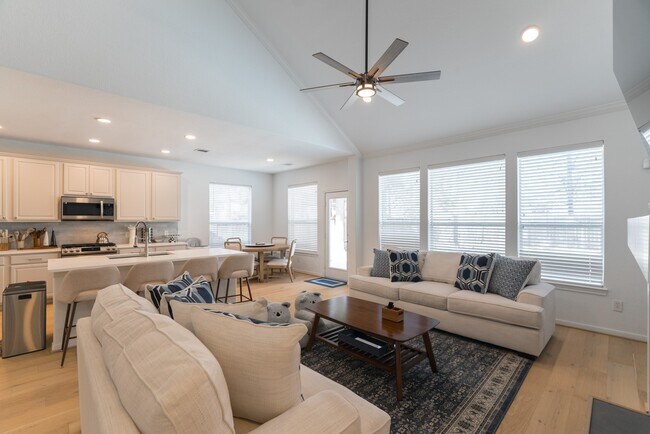 Building Photo - 135 S Rocky Point Cir