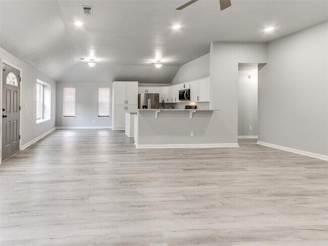 Building Photo - 5612 SE 87th St