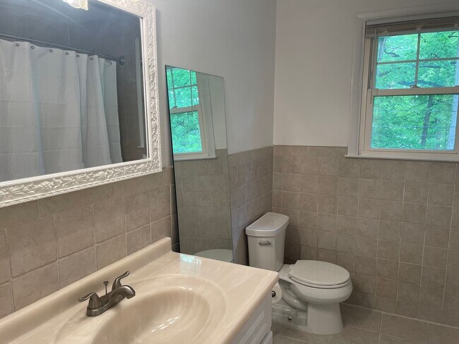 Building Photo - 202 Alders Dr