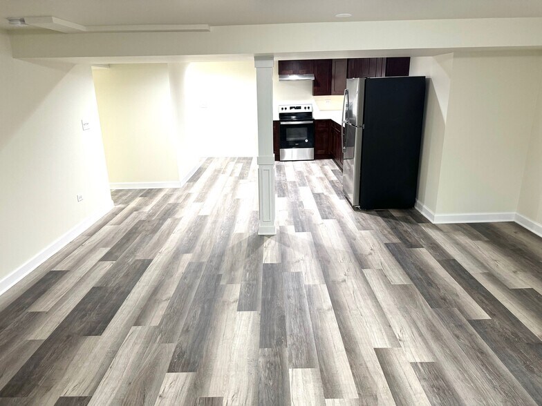 Building Photo - 10351 Cambridge St