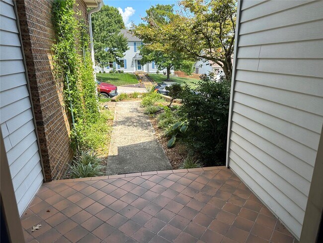 Building Photo - 4 Grayson Ridge Dr