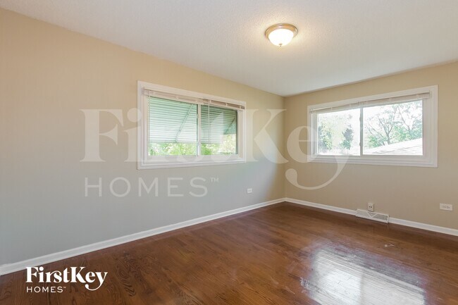 Building Photo - 2108 N Linden Ave