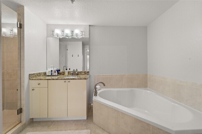 Building Photo - 1830 Radius Dr