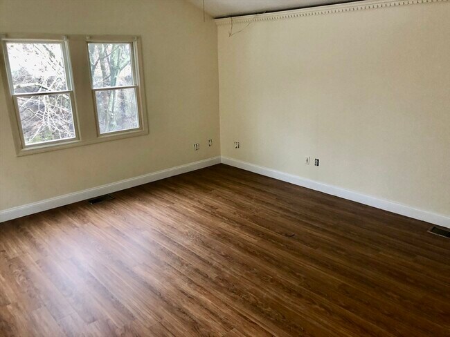 Building Photo - 44 Smith St