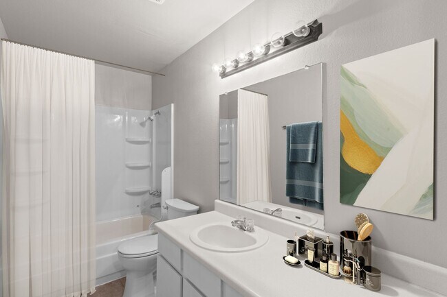 Building Photo - ONE MONTH FREE RENT! 2 bedroom 1 bath in S...