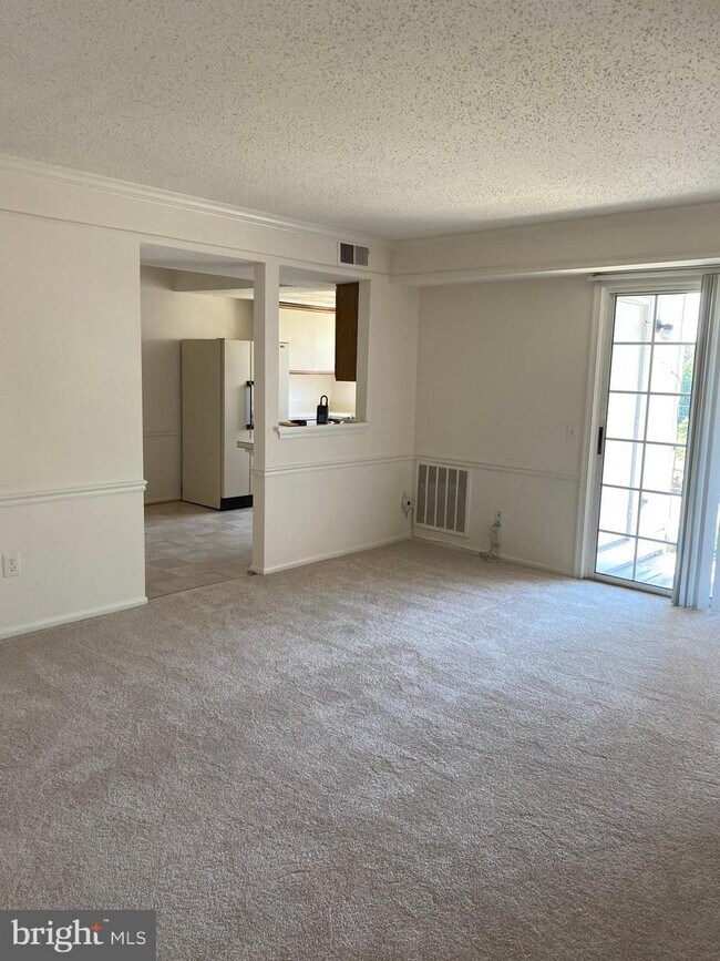 Building Photo - 102 Fort Evans Rd SE