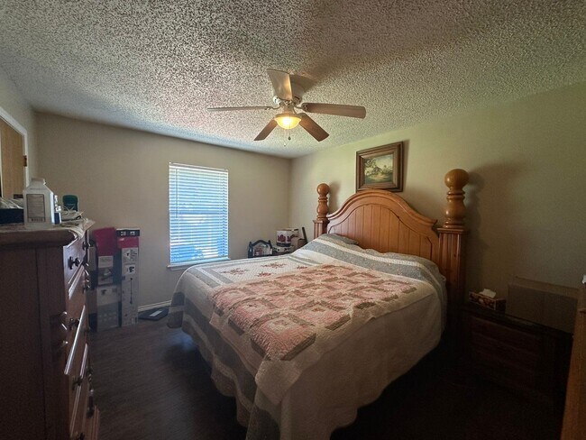 Building Photo - 2108/2110 Stoneridge  SERIES 1