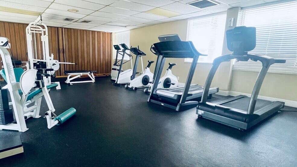 Community Gym - 406 NW 68th Ave