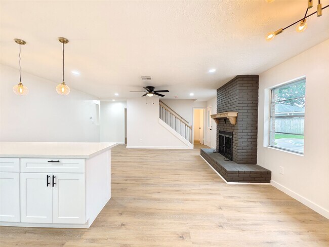 Building Photo - 4106 Clovernook Ln