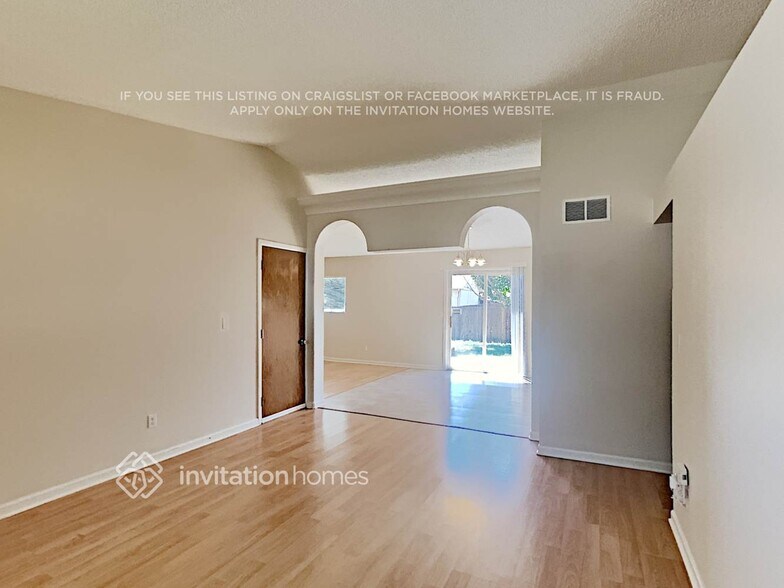 Building Photo - 936 Candlestar Loop N