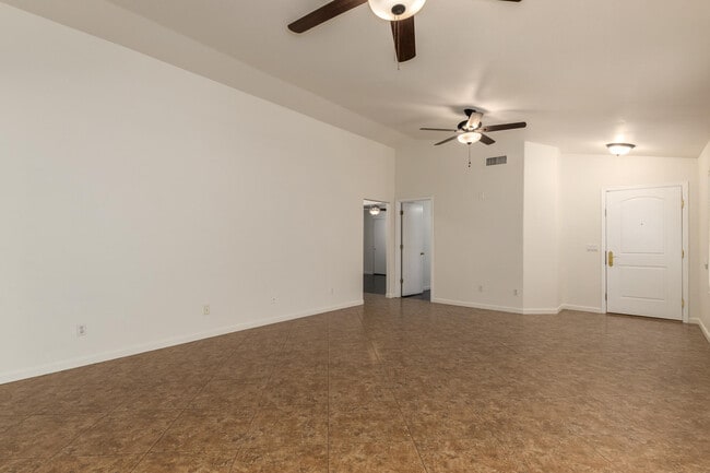 Building Photo - 4634 E Grovers Ave