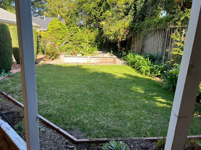 Building Photo - SANTA CLARA - 4 bedroom home with hardwood...