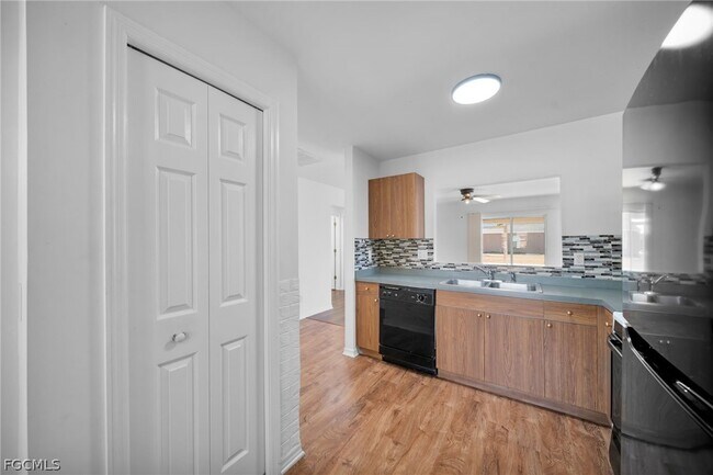 Building Photo - 1044 SE 11th St