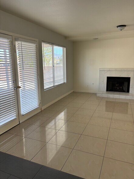 Building Photo - 132 Almendio Ln