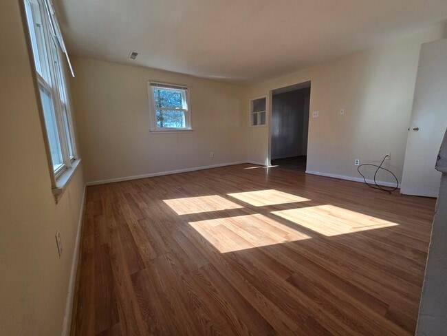 Building Photo - 2604 Wayside Dr