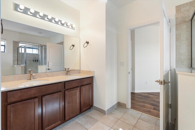 Building Photo - 119 Gramercy Square Dr