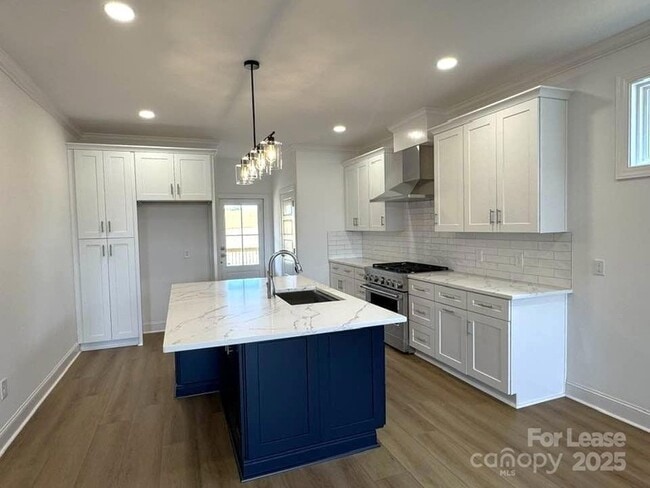 Building Photo - 8078 Blackwood Rd