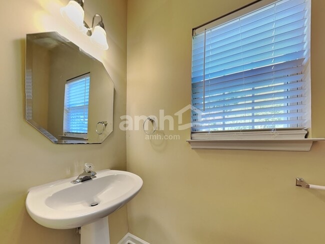 Building Photo - 2713 Glasshouse Rd