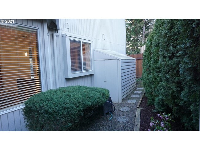 Building Photo - Charming 3-Bedroom Home with Covered Patio...