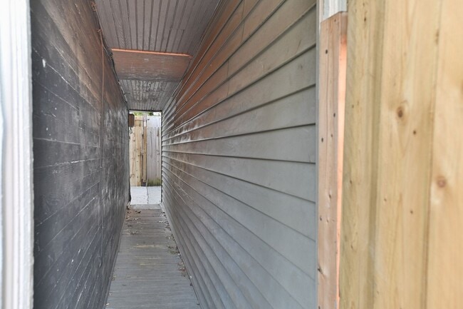 Building Photo - 3 Bedroom Single Family Home on Rudy Rd