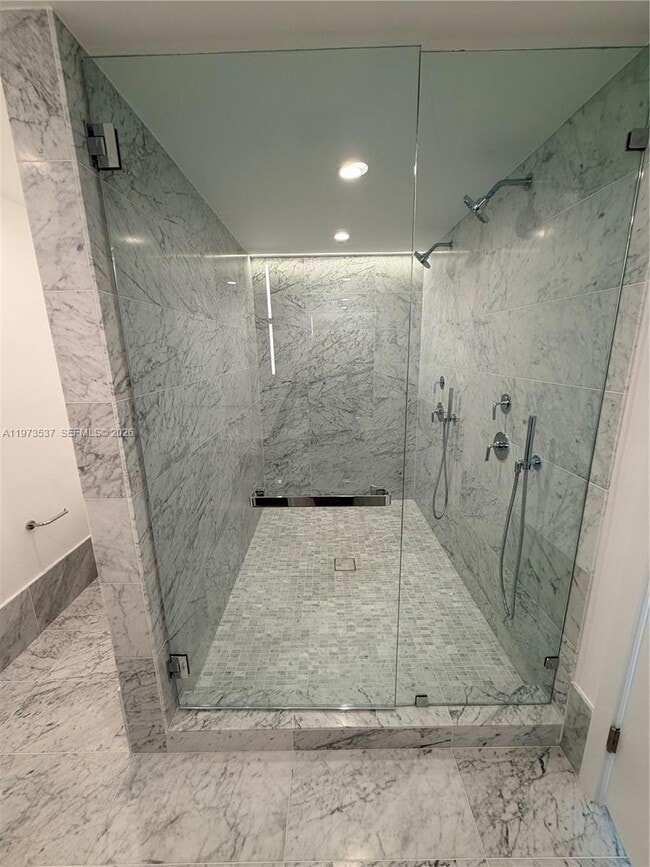 Building Photo - 9201 E Bay Harbor Dr