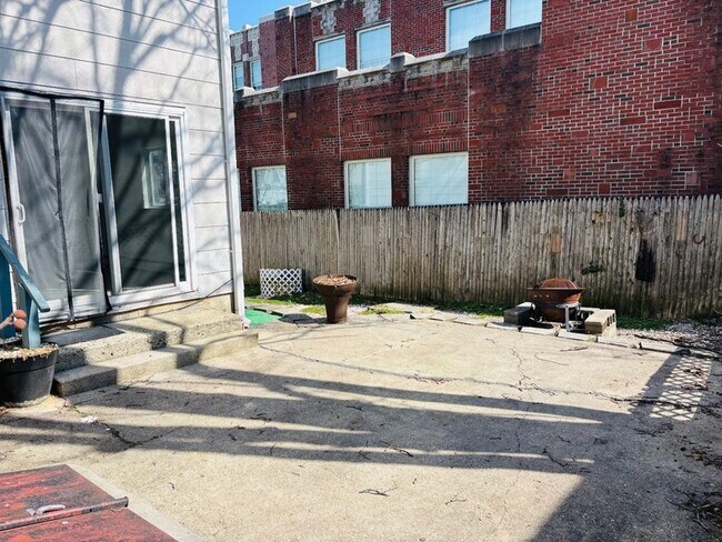 Building Photo - 21 Anstice St