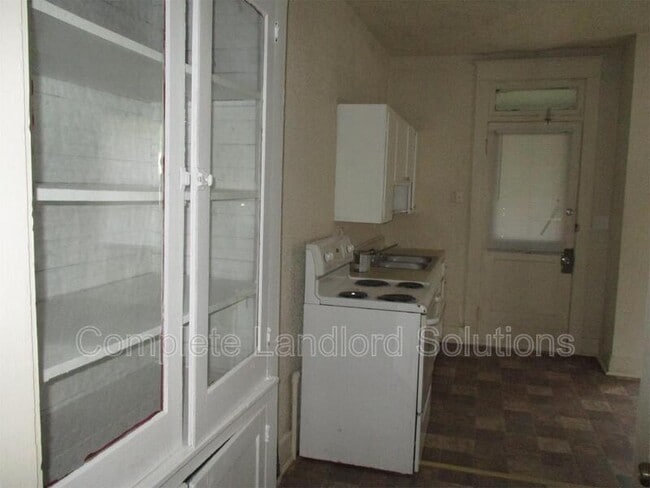 Building Photo - 1231 S 10th St