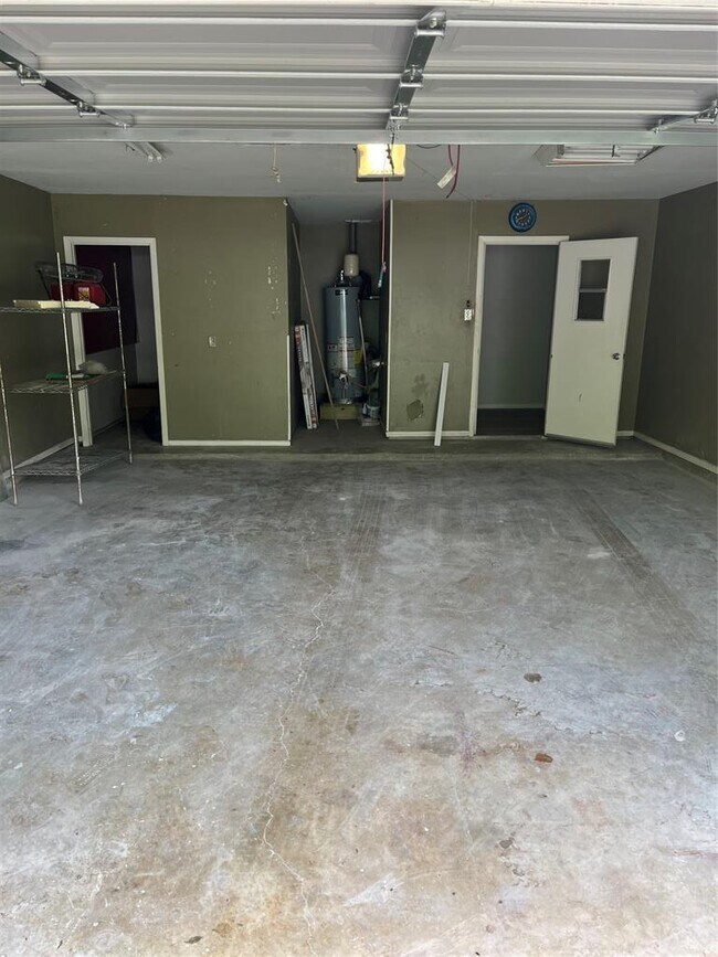 Building Photo - 11655 River Oaks Trail