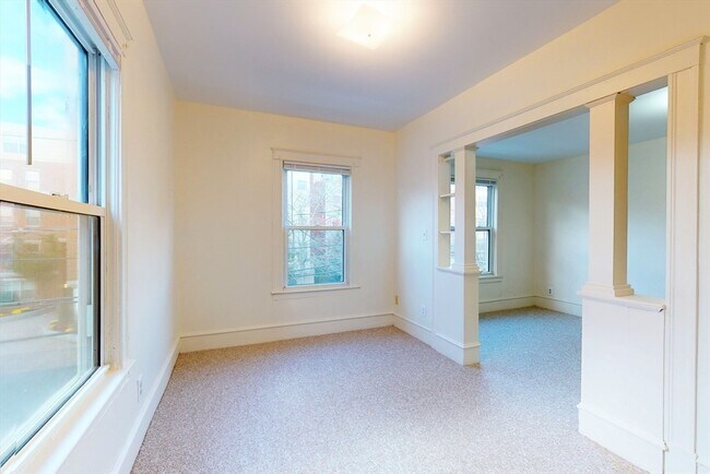 Building Photo - 34 Crescent 6 Crescent