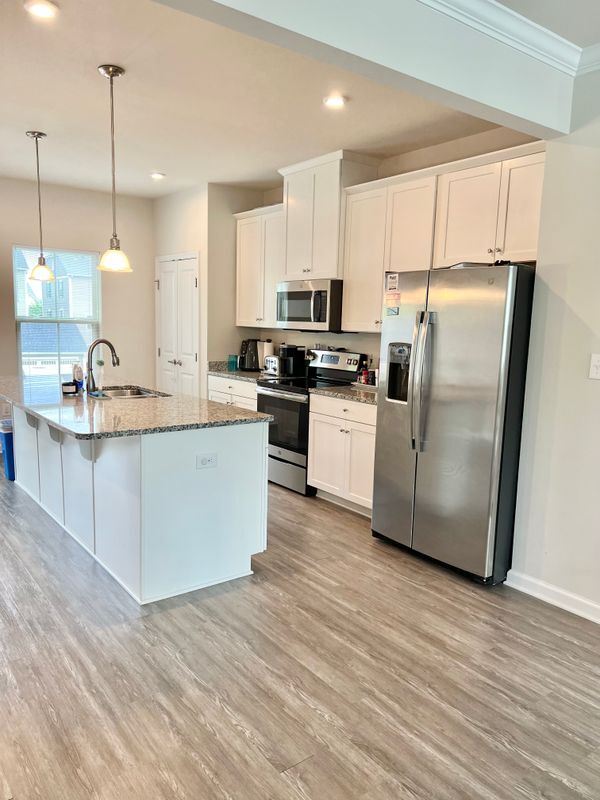 Building Photo - 1904 Glissade Ln