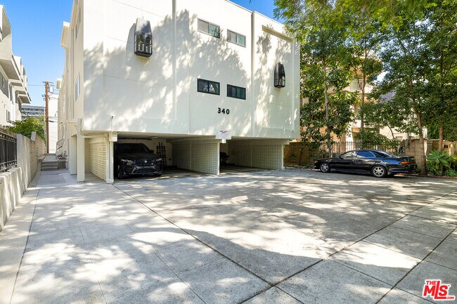Building Photo - 340 N Palm Dr