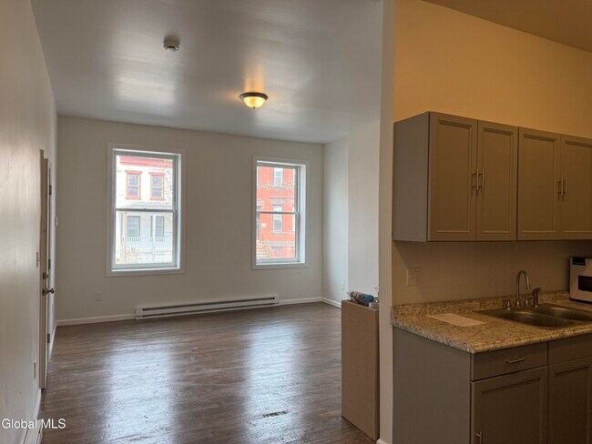 Building Photo - 346 Madison Ave