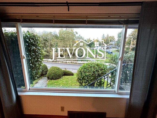 Building Photo - 50% Off First Month's Rent! Move-In Ready Gem in Seattle