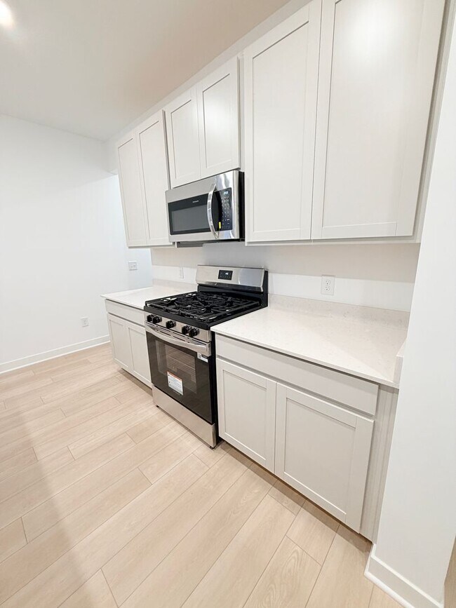 Building Photo - 891 Norfolk Ln