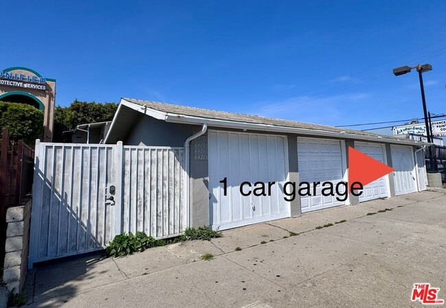 Building Photo - 4419 W Rosecrans Ave