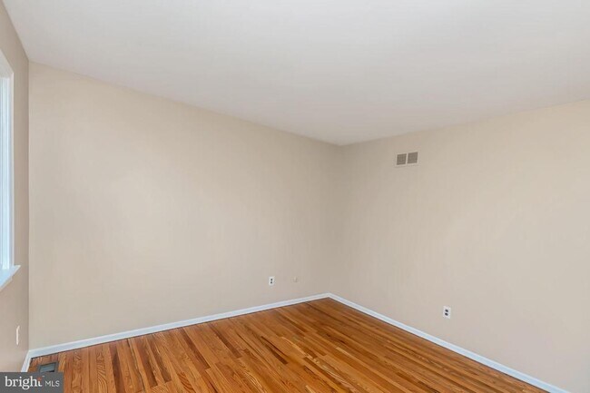 Building Photo - 60 Paul Cir