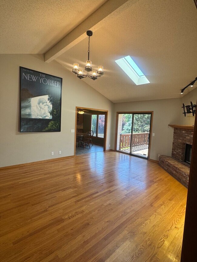 Building Photo - Exceptional 3+! Bedroom Inside & Out on a Private Cul-de-Sac Lot