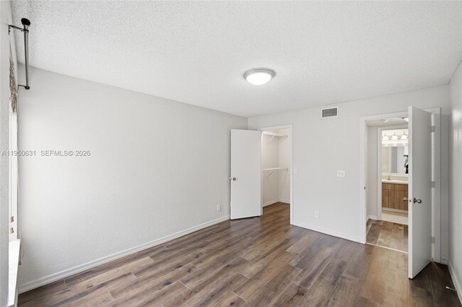 Building Photo - 437 Vista Isles Dr