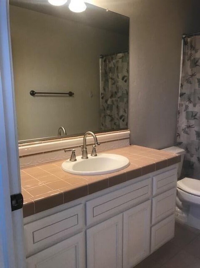 Building Photo - Charming Luxury Home Near Downtown Davis &...