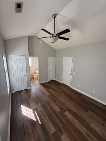 Building Photo - 7120 Farrington Farms Dr